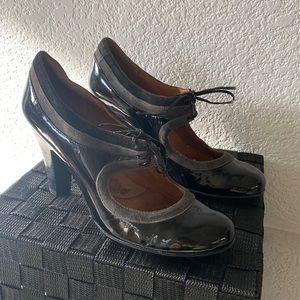 SOFFT Black patent leather lace up heel size 10M